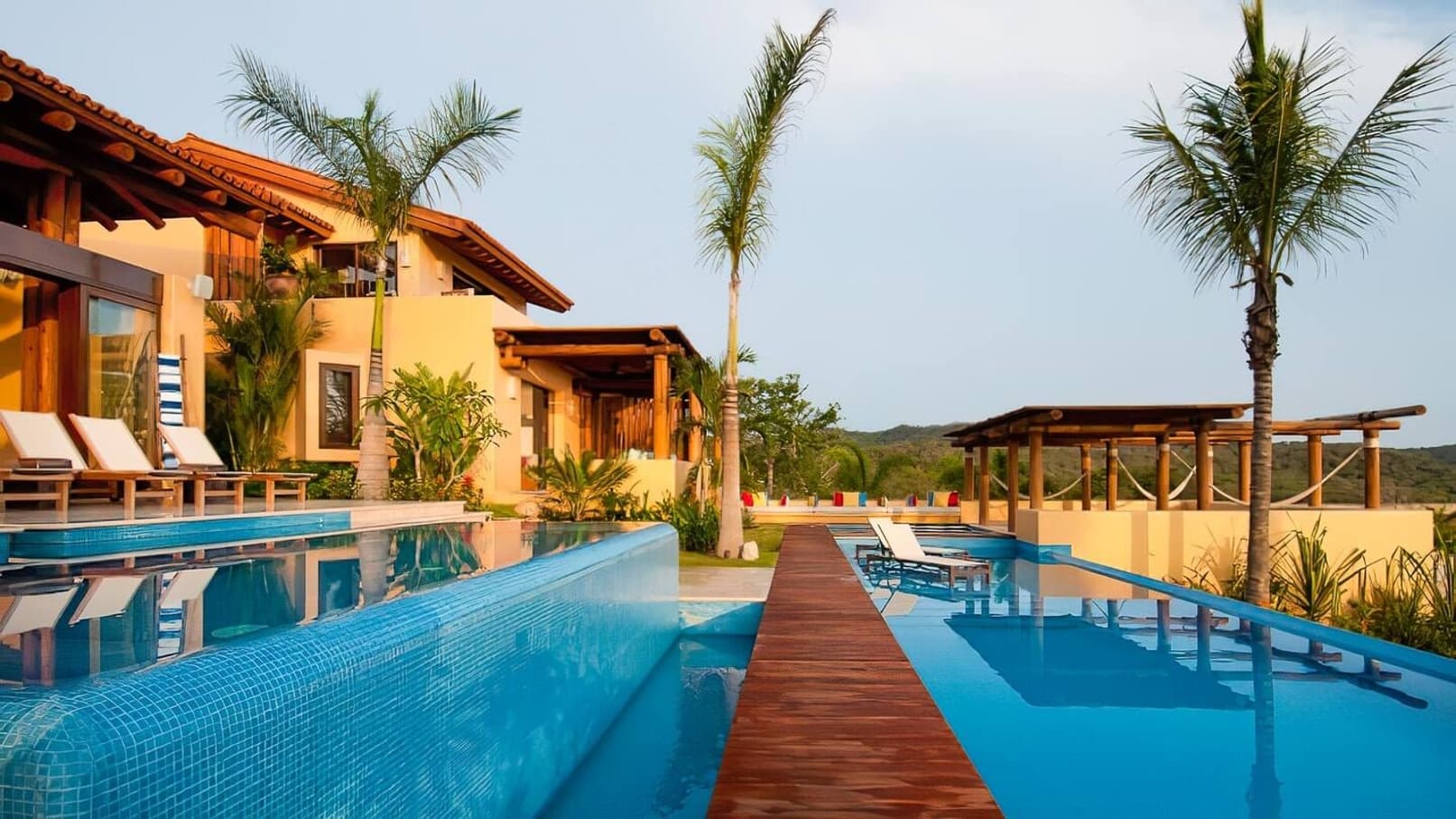 Fully staffed beach access Kupuri Estate with 2 Pools