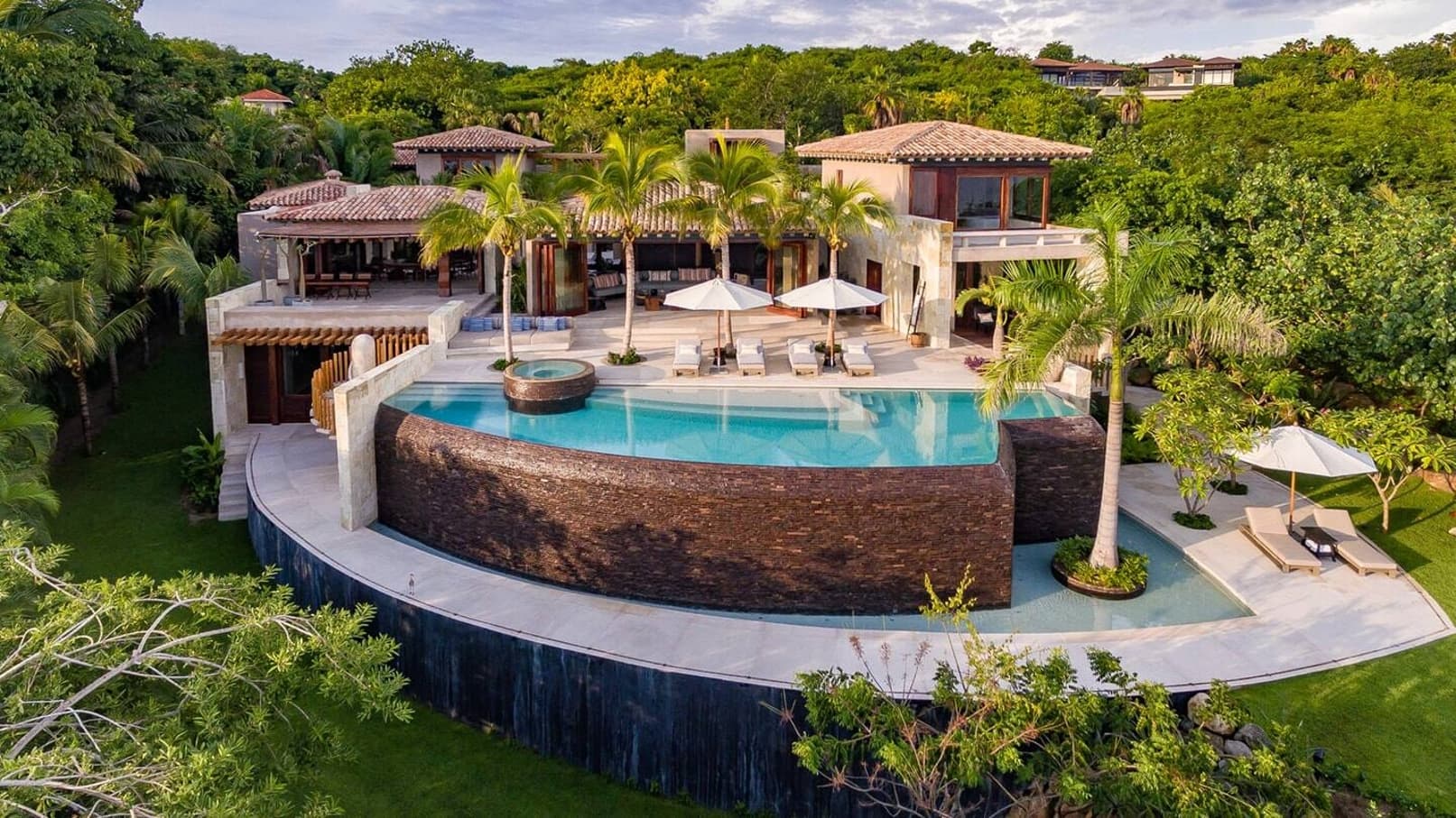 Earthy, Luxurious Kupuri Villa in Punta Mita
