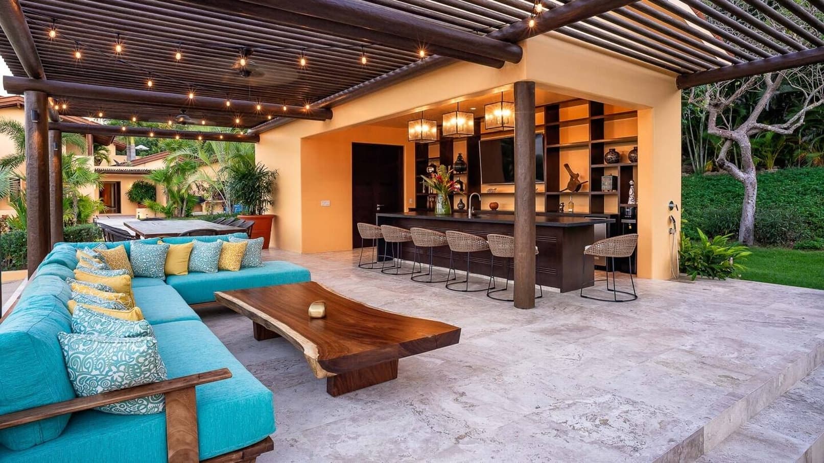 Fully staffed beach access Kupuri Estate with 2 Pools