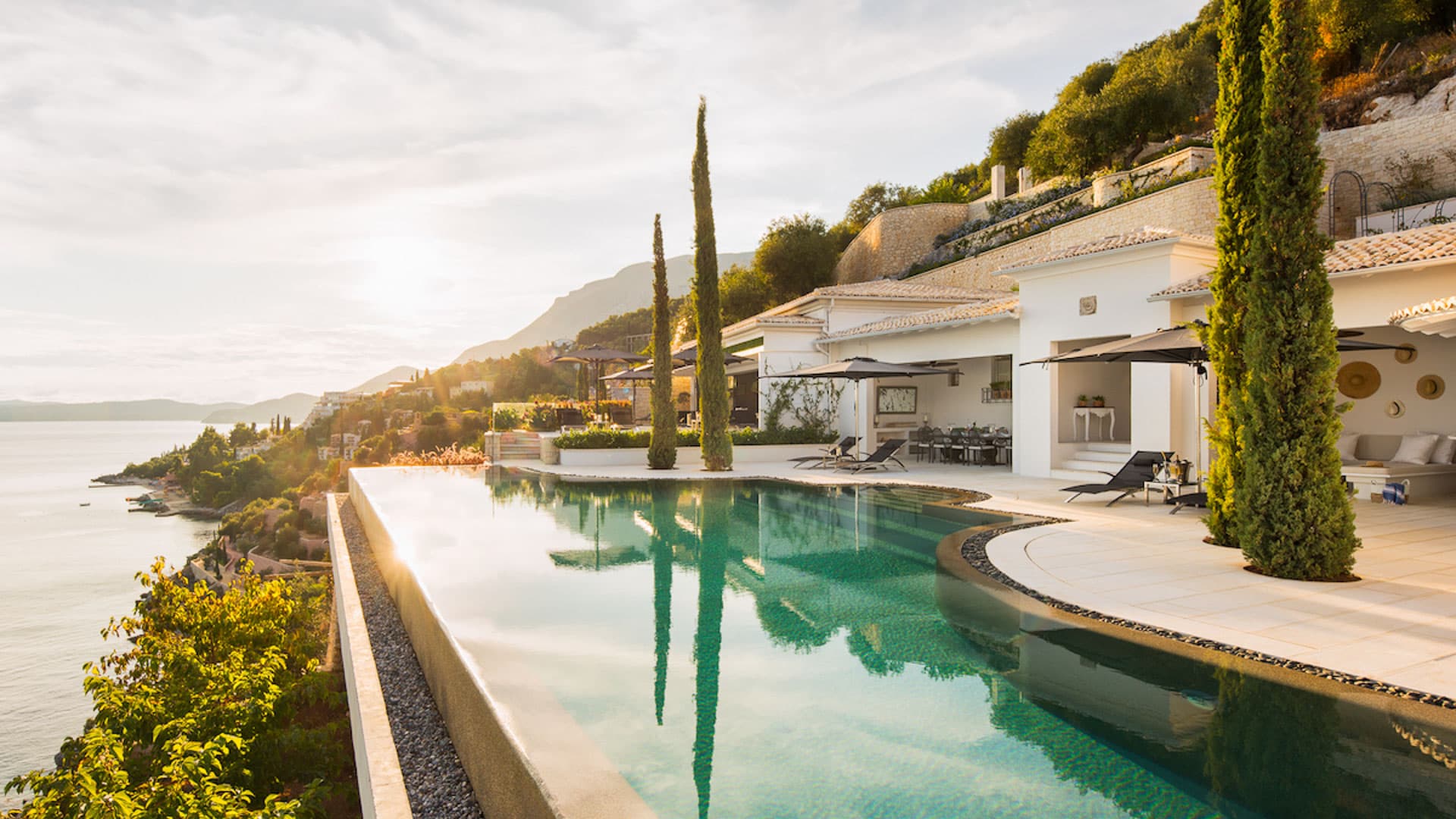 Full-Service Cliffside Villa in Corfu